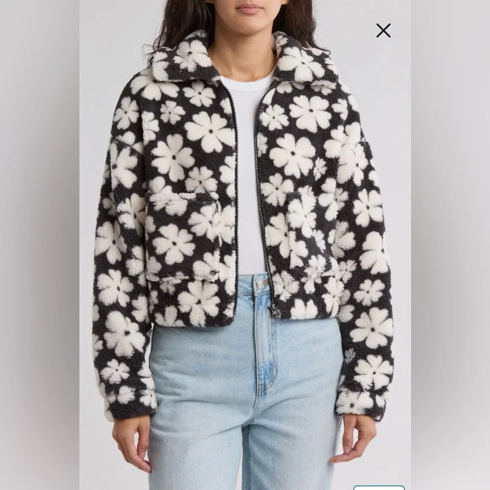 Billabong Warmed Up Floral Fleece Shacket sz Large in Black and White Flower - Picture 1 of 9